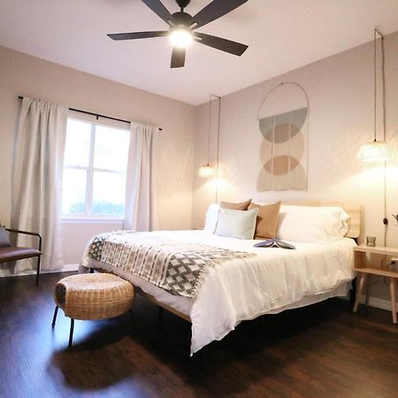 Nomad Retreat King Bed Boutique Condo W Garage Gainesville Dış mekan fotoğraf