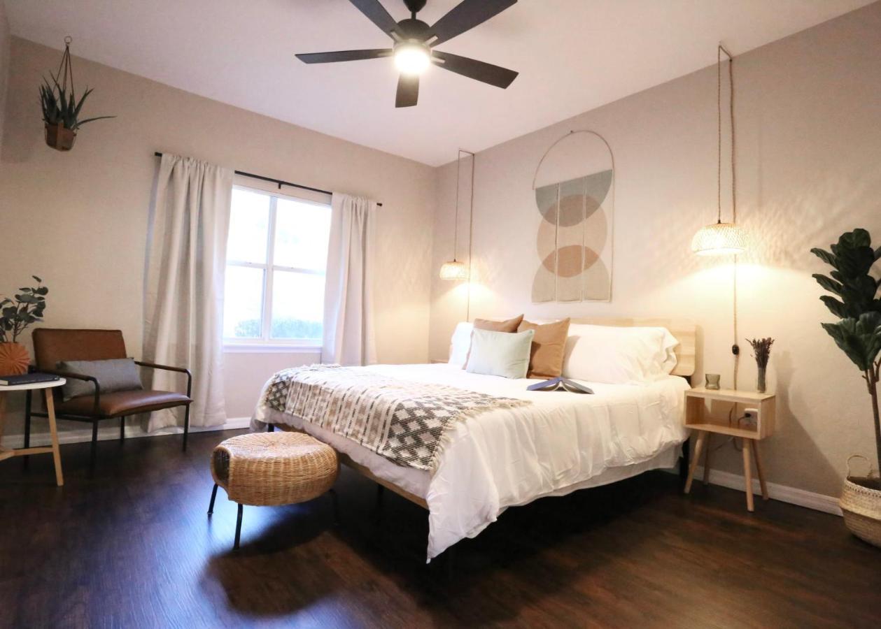 Nomad Retreat King Bed Boutique Condo W Garage Gainesville Dış mekan fotoğraf