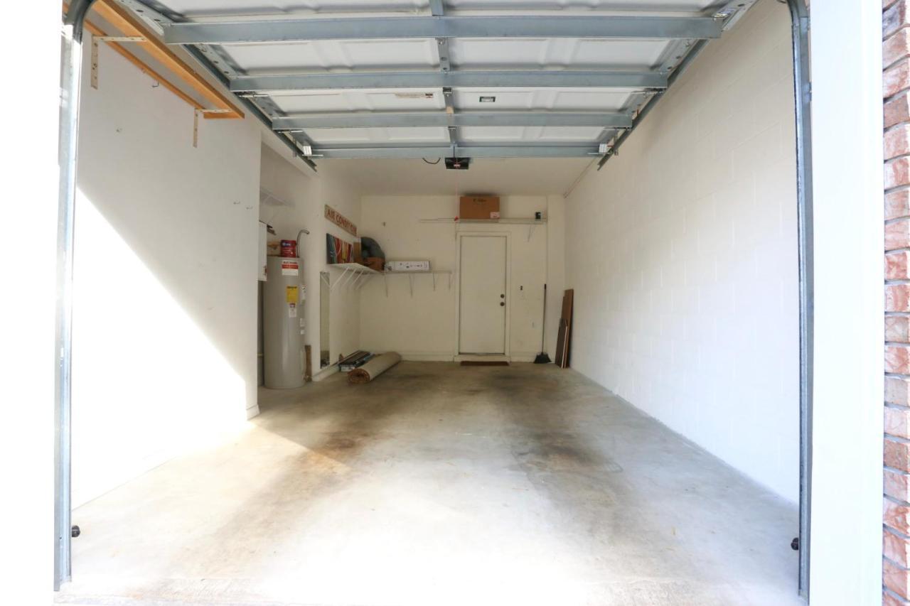 Nomad Retreat King Bed Boutique Condo W Garage Gainesville Dış mekan fotoğraf