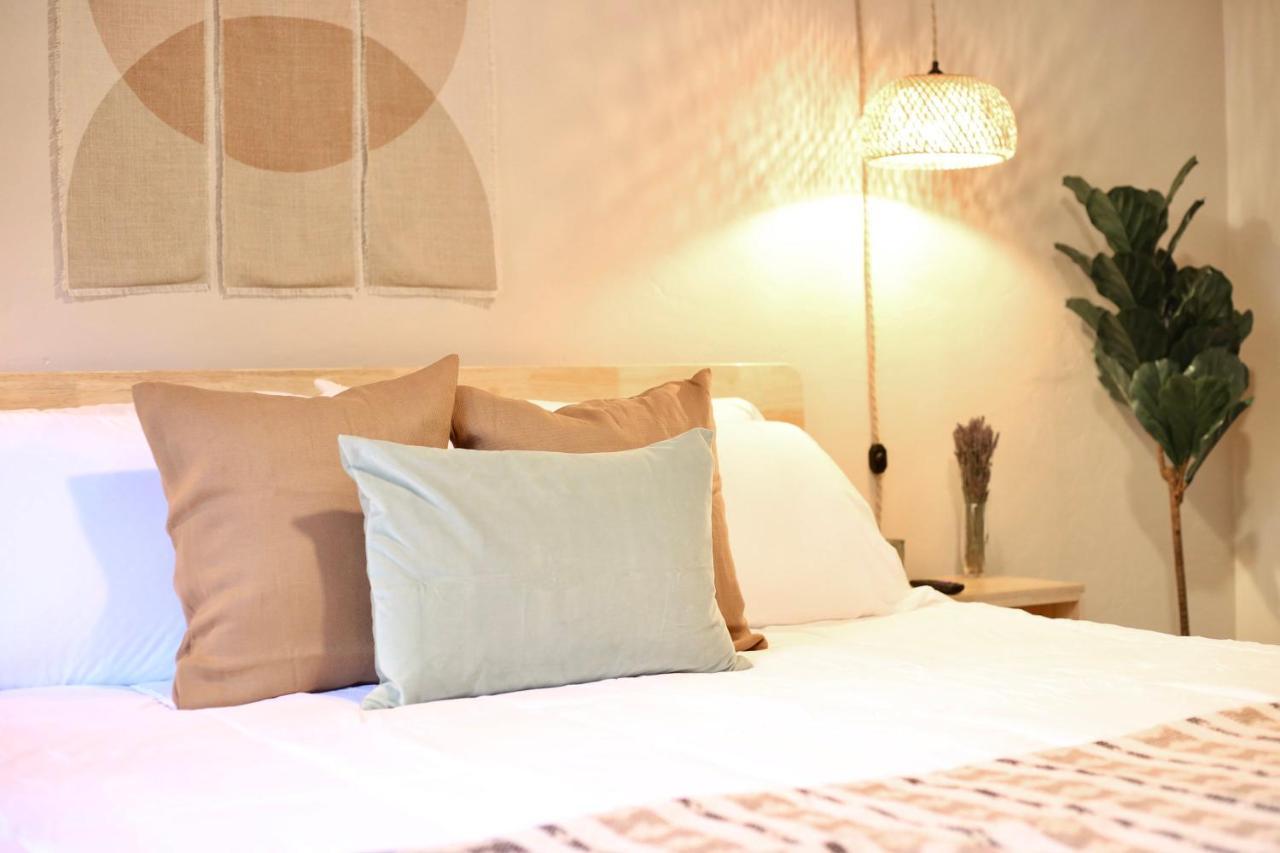 Nomad Retreat King Bed Boutique Condo W Garage Gainesville Dış mekan fotoğraf