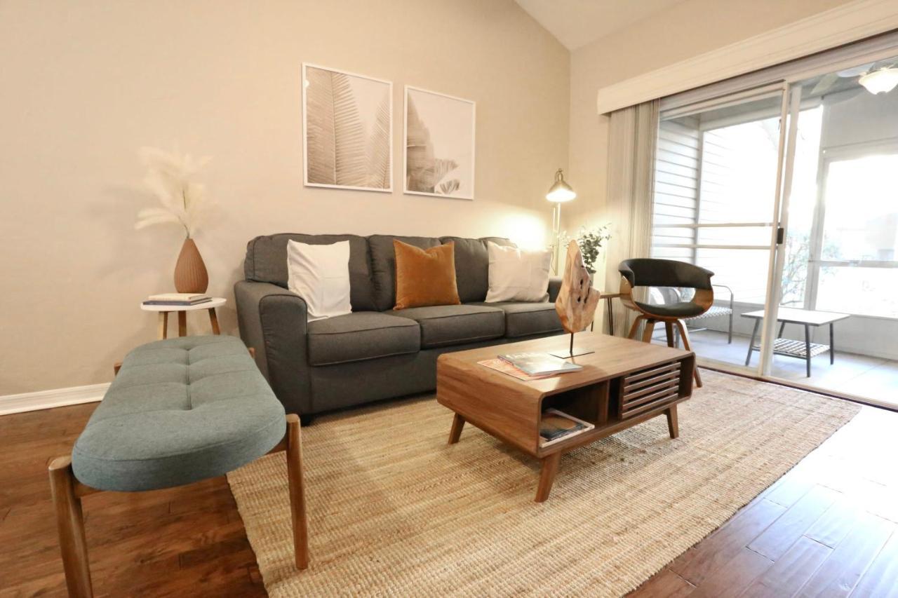 Nomad Retreat King Bed Boutique Condo W Garage Gainesville Dış mekan fotoğraf