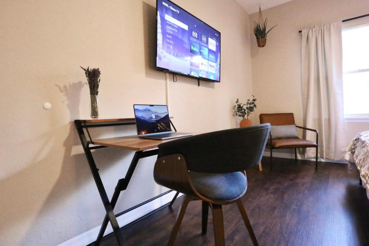 Nomad Retreat King Bed Boutique Condo W Garage Gainesville Dış mekan fotoğraf