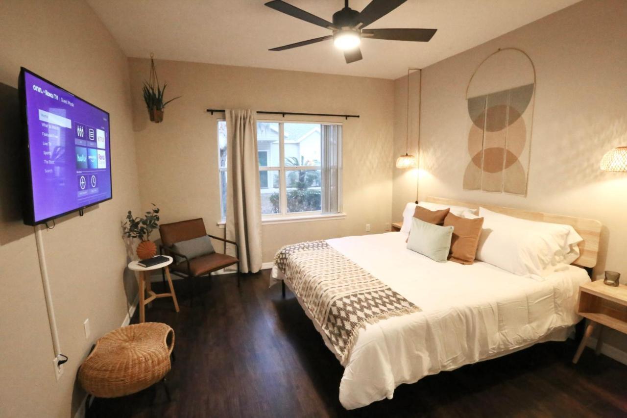 Nomad Retreat King Bed Boutique Condo W Garage Gainesville Dış mekan fotoğraf