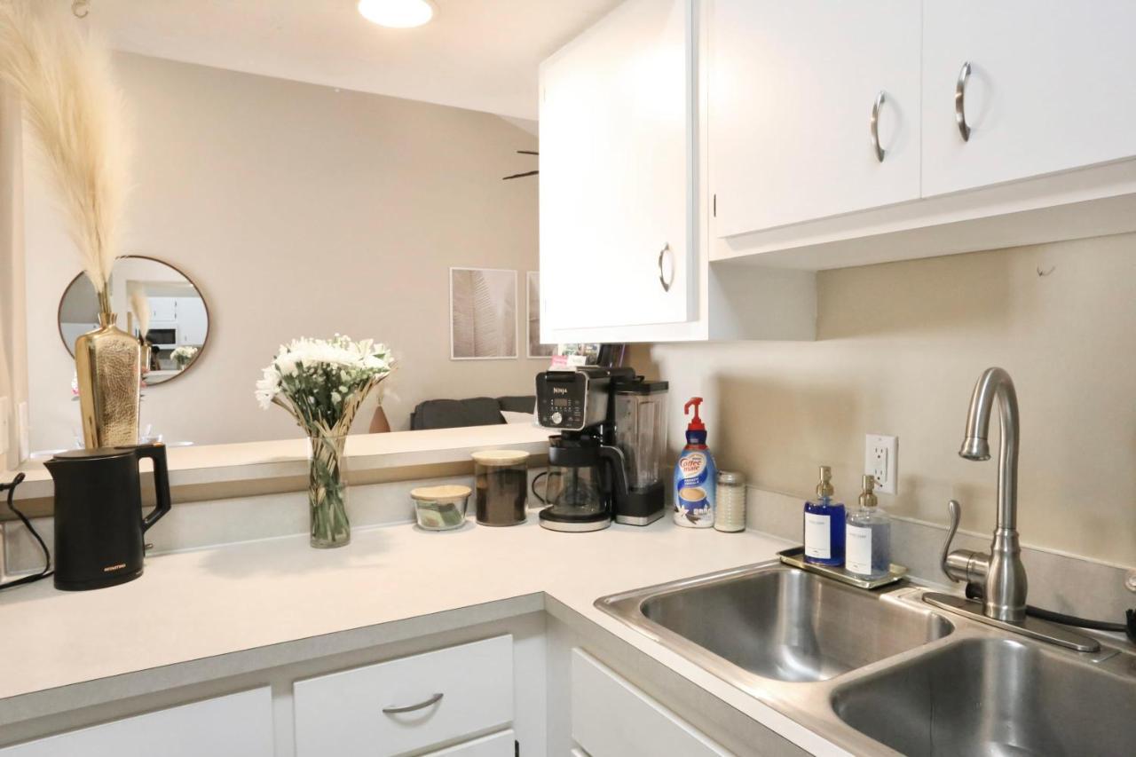 Nomad Retreat King Bed Boutique Condo W Garage Gainesville Dış mekan fotoğraf