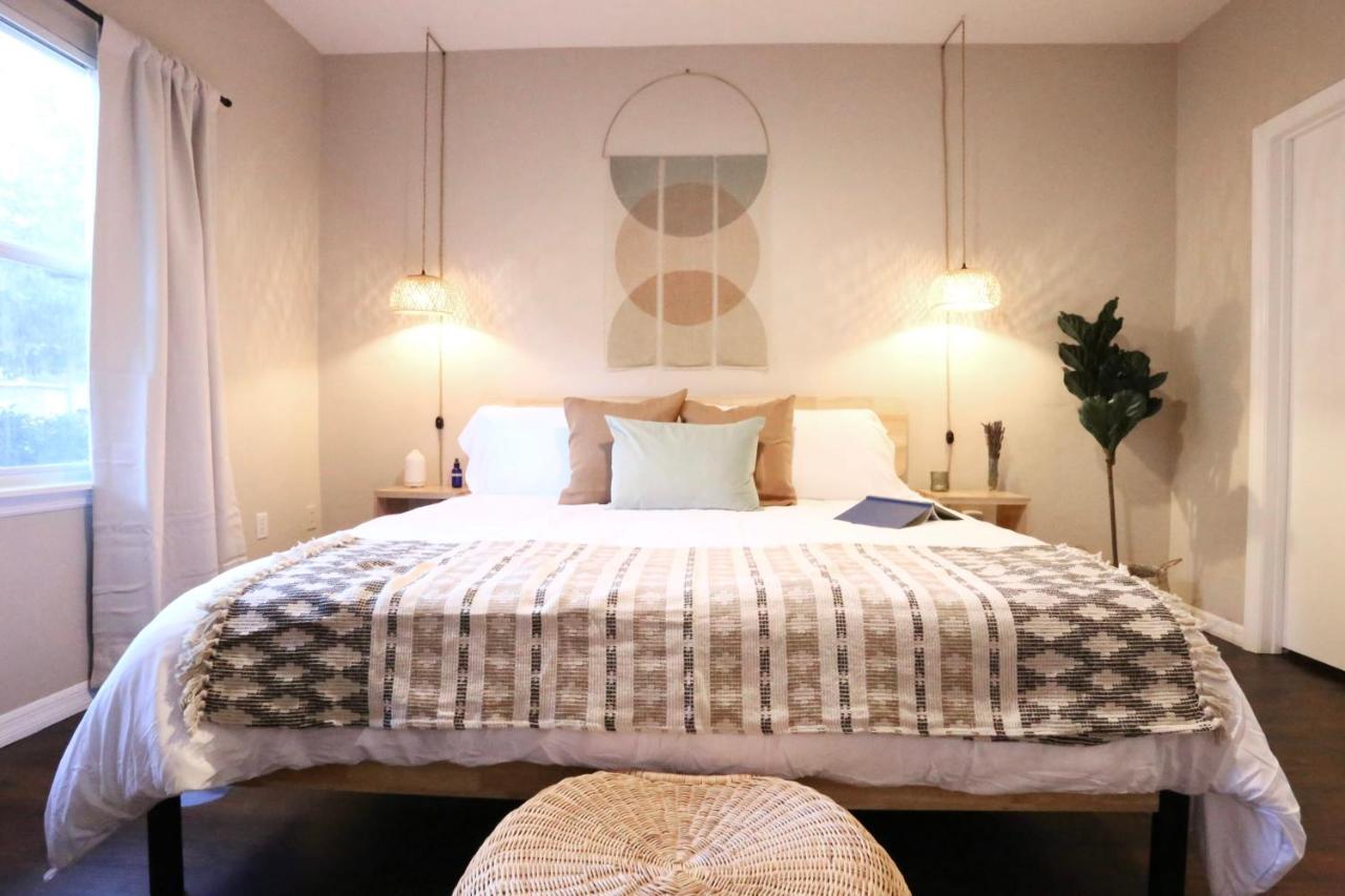 Nomad Retreat King Bed Boutique Condo W Garage Gainesville Dış mekan fotoğraf