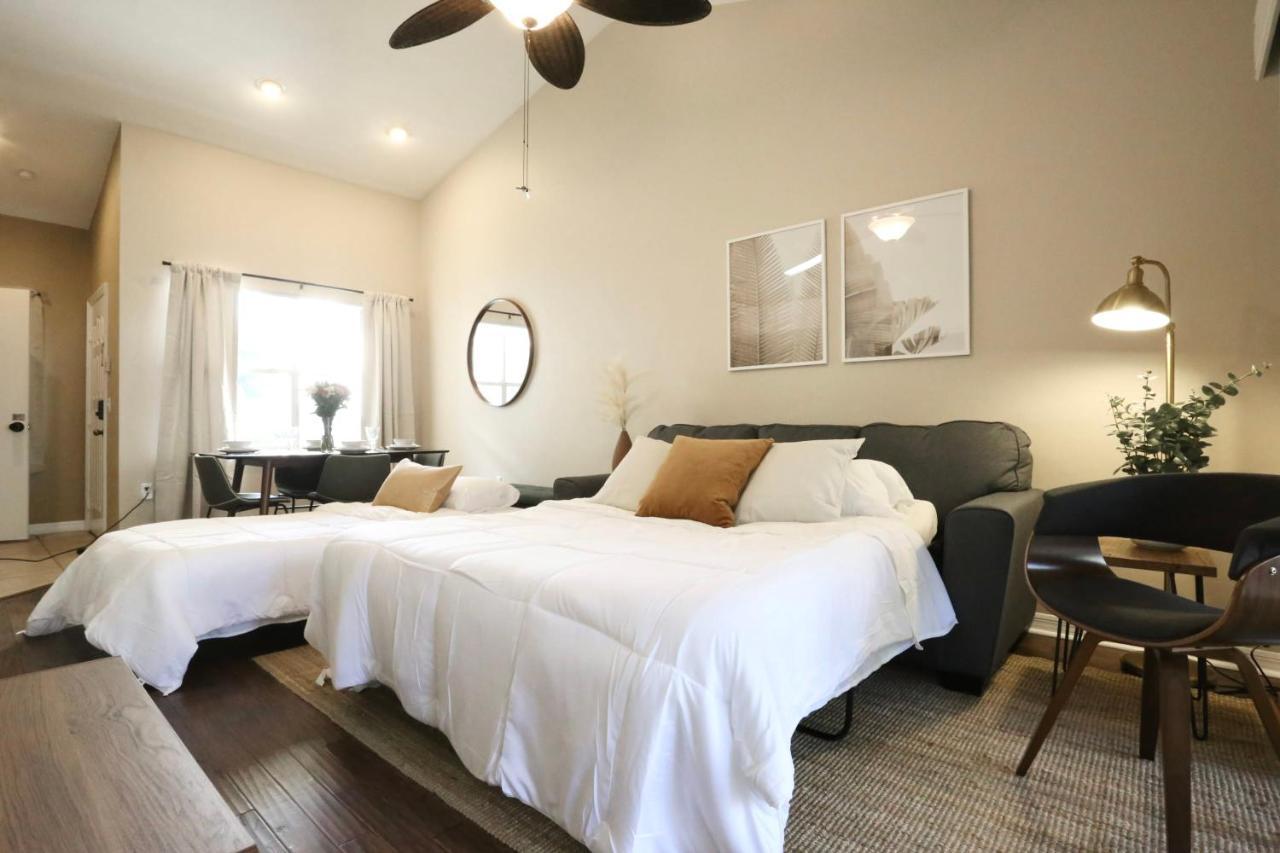 Nomad Retreat King Bed Boutique Condo W Garage Gainesville Dış mekan fotoğraf