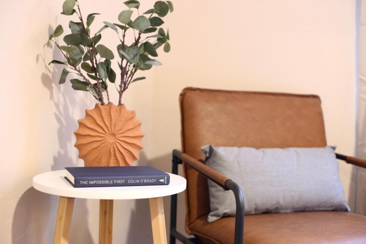 Nomad Retreat King Bed Boutique Condo W Garage Gainesville Dış mekan fotoğraf