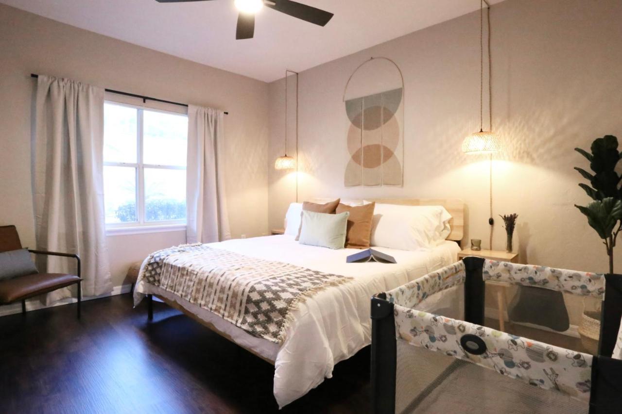 Nomad Retreat King Bed Boutique Condo W Garage Gainesville Dış mekan fotoğraf